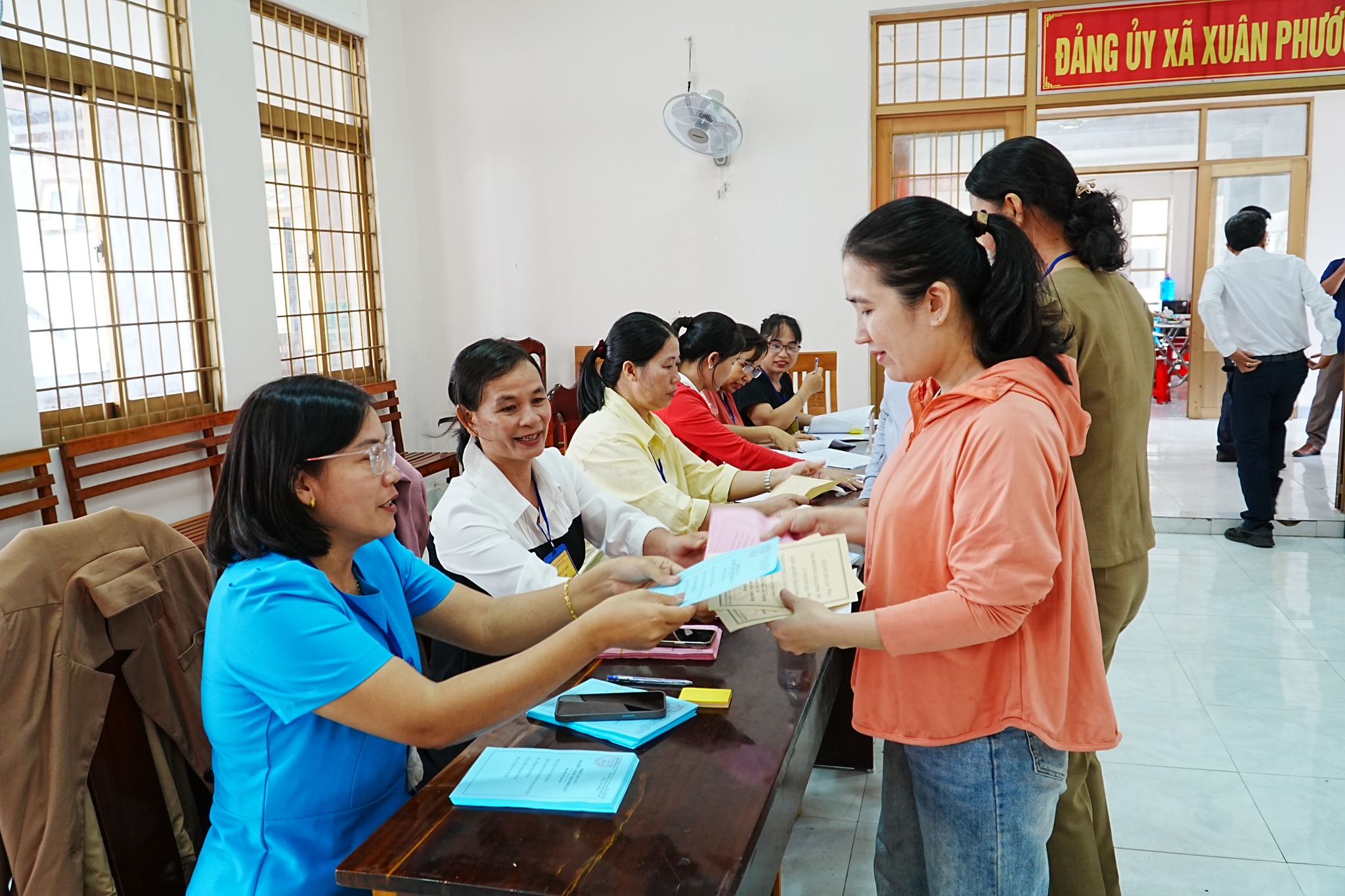 đi bầu cử 9 .jpg